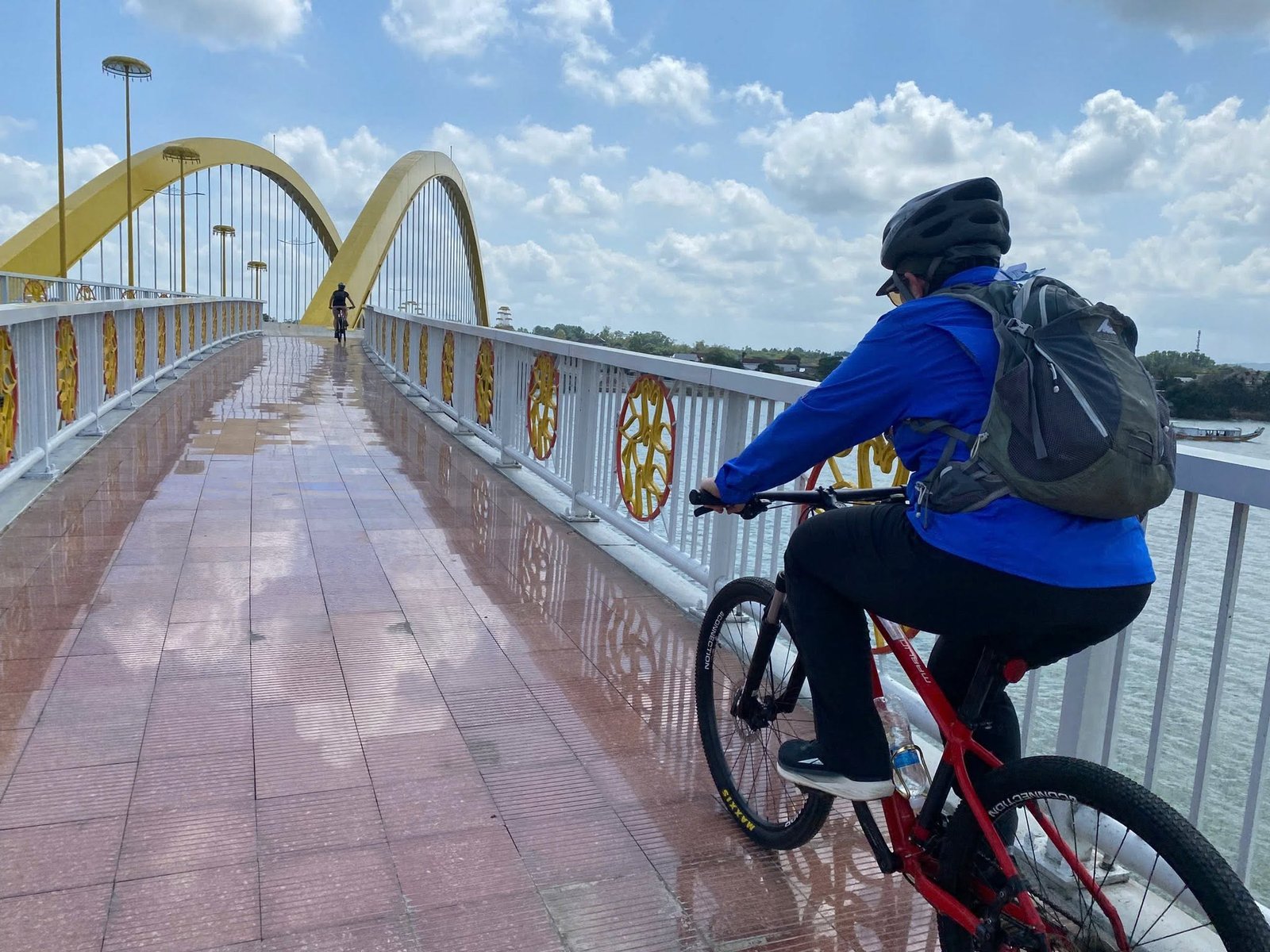 Hue Heritage Cycling Tour: Explore Sinh Folklore & Thanh Tien Paper Flowers